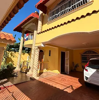 casas - Vendo majestuosa casa en la Aut. de San Isidro. ¡¡No pierdas la oportunidad!!