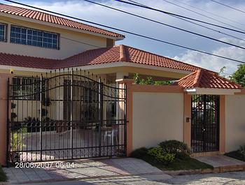 casas - Casa detrás de la embajada en arroyo manzano .
