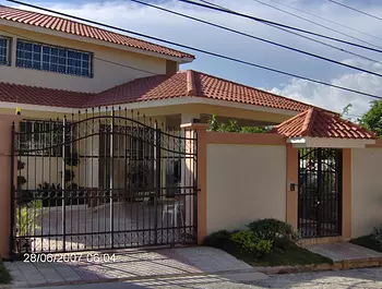 casas - Casa detrás de la embajada en arroyo manzano .