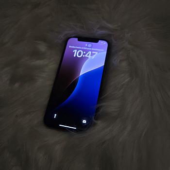 celulares y tabletas - iPhone 12 tiene que ponerle turbo sim para poder activarlo y la bacteria está 79