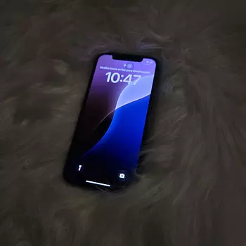 celulares y tabletas - iPhone 12 tiene que ponerle turbo sim para poder activarlo y la bacteria está 79