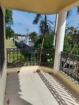 apartamentos - Apartamento sin muebles próximo al malecón primer nivel un lugar tranquilo 