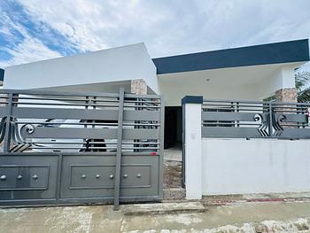casas - MODERNA CASA EN VENTA EN LAS COLINAS DE GURABO.