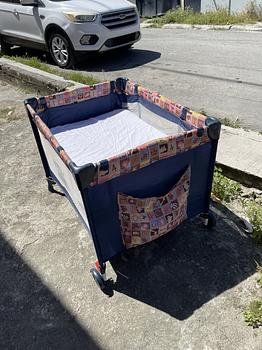 coches y sillas - corral de 2 niveles en buena condición 