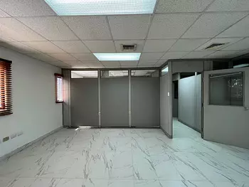 oficinas y locales comerciales - Espacioso y cómodo local para oficina.