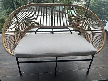 muebles y colchones - Sofa estacionario en rattan natural y patas negras