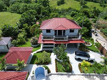 casas - casa vacacional de dos niveles en amplio terreno en Cabrera nagua vista al mar