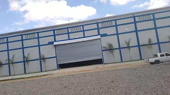 oficinas y locales comerciales - Nave Nueva 2,100 mts en Engombe 