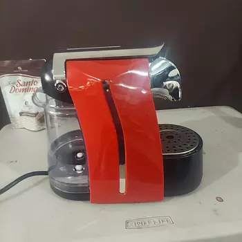 electrodomesticos - Maquina de espresso roja de capsula. En buenas condiciones