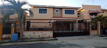 casas - Vendo Amplia Casa Rebajada de Precio en La República De Colombia