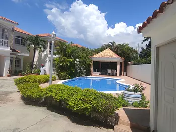 casas vacacionales y villas - Villa amueblada en Juan Dolio, 500 metros de la playa