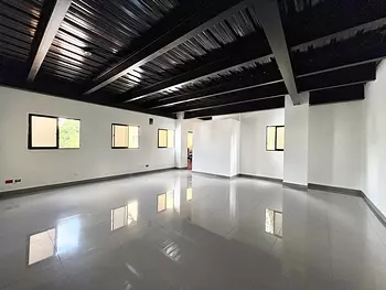 oficinas y locales comerciales - Alquiler Local en Edificio Comercial en Los Prados