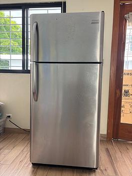electrodomesticos - Frigidaire de 18".  Espaciosa, Eficiente.