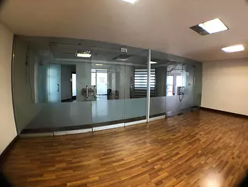 oficinas y locales comerciales -  local para oficina con divisiones para áreas de trabajo, oficinas, etc