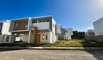 casas - Hermosa casa con patio adicional en Quistas Del Sur