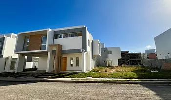casas - Hermosa casa con patio adicional en Quistas Del Sur