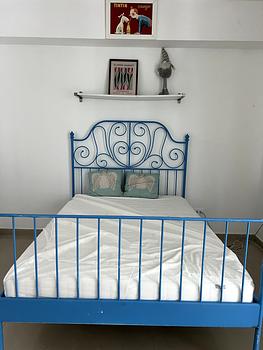 muebles y colchones - cama de metal con colchon nuevo de Ikea