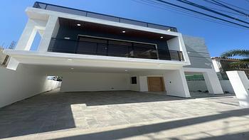 casas - Venta de casa lujosa con piscina en la autopista de san isidro Brisa Oriental