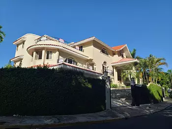 casas - AQLUILO Mansión De 3 Niveles En Zona Exclusiva De 