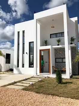 casas vacacionales y villas - Venta de villas con picuzzi en Bavaro punta cana zona turistica reserve con 2000