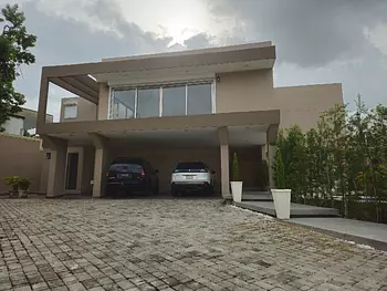 casas - Venta de Casa Con piscina en Viejo Arroyo Hondo