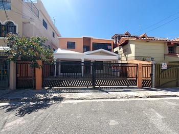 casas - CASA A LA VENTA EN LA URBANIZACIÓN ITALIA AUTOPISTA SAN ISIDRO STO DGO ESTE 