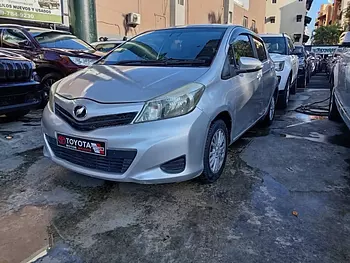 carros - TOYOTA VITZ 2012