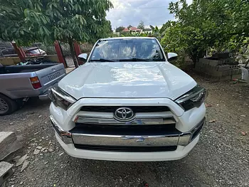 jeepetas y camionetas - Toyota 4runner sr5 2017