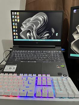 computadoras y laptops - Combo: Victus laptop gaming, mouse, teclado, mouse pad