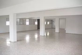 oficinas y locales comerciales - Local 2do piso 250 mts en la 27 febrero Ens. Quisq