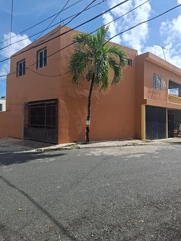 casas - De oportunidad. Se vende amplia y cómoda casa de 3 niveles. Negociable.