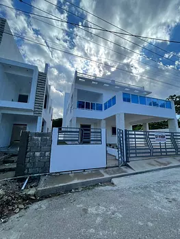 casas - Moderna casa totalmente nueva cerca de todo lista para mudarse 