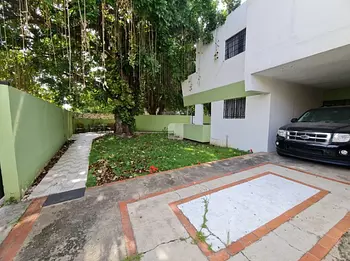 casas - Alquiler Casa de 4 Habitaciones para Negocio, en Excelente Zona de Renacimiento