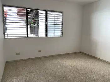 apartamentos - ALQUILO Serralles 📍🤩

Apartamento clásico en buen estado con las siguientes 