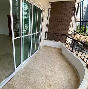 apartamentos - Alquiler de Apartamento vacio amplio en Urb Real🛑