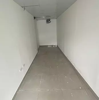 oficinas y locales comerciales - Alquilo Local Comercial en 1er Piso en Camino Chiquito Viejo Arroyo Hondo
